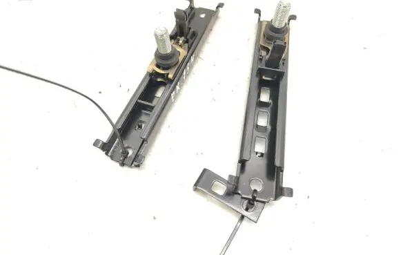 Maserati Ghibli Seat belt adjustment rail 6700014250