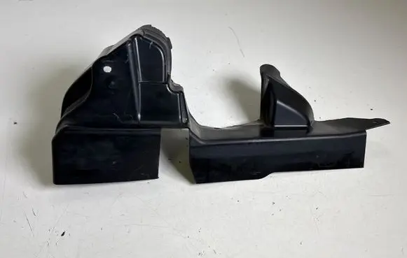Ford Mustang VI Intercooler air guide/duct channel FR3B8102CD