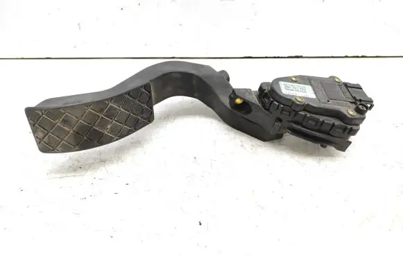 Volkswagen PASSAT B5 Accelerator throttle pedal 8D1721523 6PV00777007