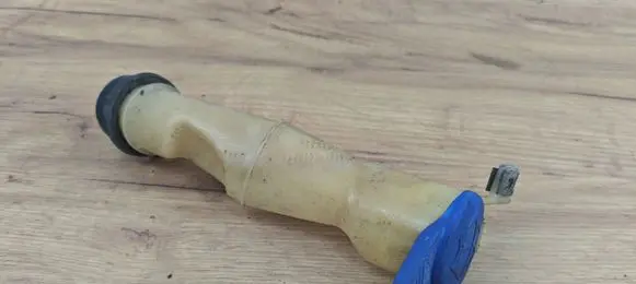 Volvo XC70 Window washer liquid tank fill tube 9178568