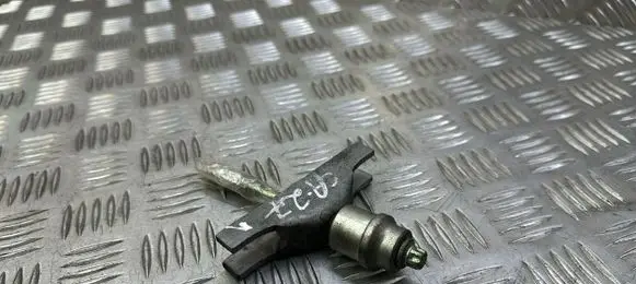 Honda CR-V Fuel Injector clamp holder 564K0709