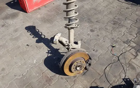 Skoda Octavia Mk2 (1Z) Front wheel hub spindle knuckle