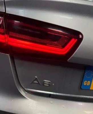 Tailgate rear/tail lights