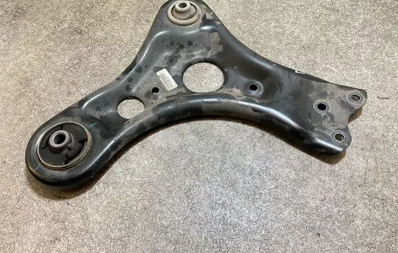 MG MG4 ev Front lower control arm/wishbone 
