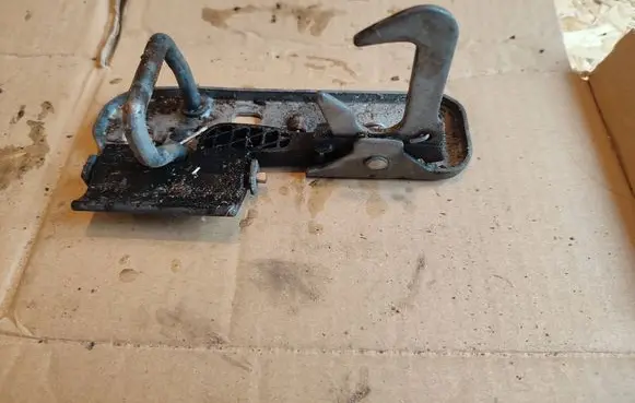 Volkswagen Golf V Engine bonnet/hood lock/latch loop/hook 1K0823480