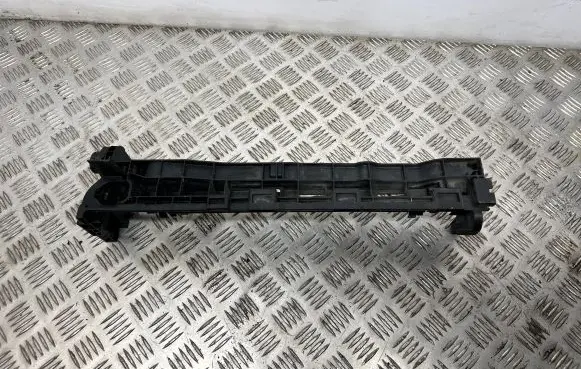 Radiator mount bracket