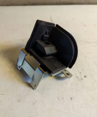 BMW 5 F10 F11 Parcel shelf load cover mount bracket 9168474