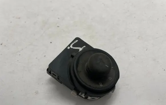 Wing mirror switch