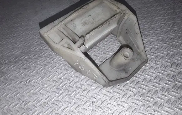 BMW 5 E39 Radiator mount bracket 17112247895