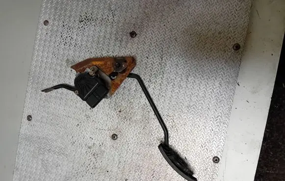 Toyota Land Cruiser (J100) Accelerator throttle pedal ASA66111
