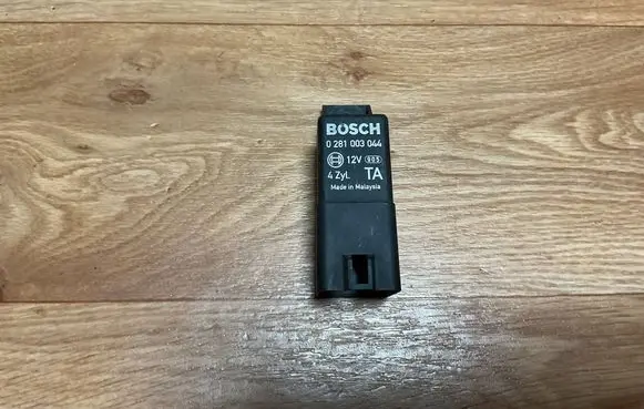Honda Civic Glow plug pre-heat relay 0281003044