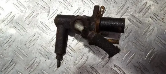 Mazda 626 Clutch master cylinder