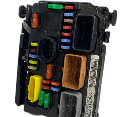 Peugeot 207 Fuse box set 9667199780 R09