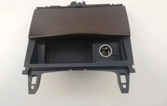 Mercedes-Benz C W204 Ashtray (front) A2046801350 KL3381