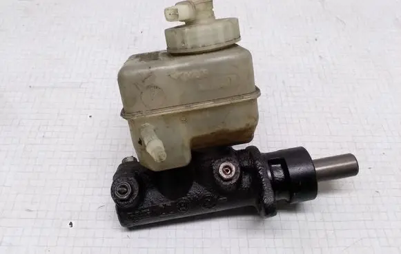 Volkswagen PASSAT B3 Master brake cylinder