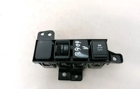 Nissan Qashqai Headlight level height control switch