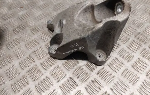 Chevrolet Camaro Engine mounting bracket 23104516