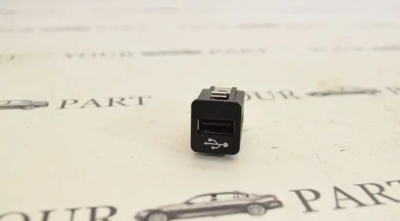 BMW 5 E60 E61 USB socket connector 9237656