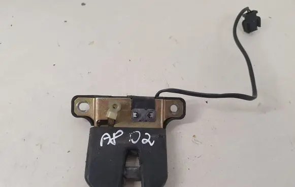 Audi A8 S8 D2 4D Tailgate/trunk/boot lock/catch/latch 827505