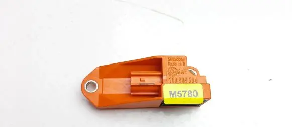 Volkswagen Touran I Airbag deployment crash/impact sensor 1T0909606 M5780