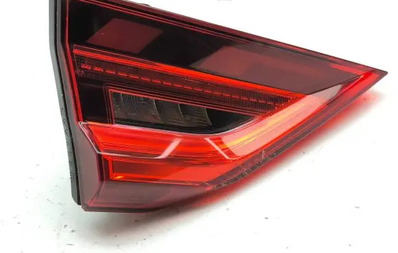 Tailgate rear/tail lights