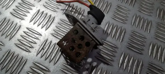 Citroen Xsara Picasso Coolant fan relay 9635833480