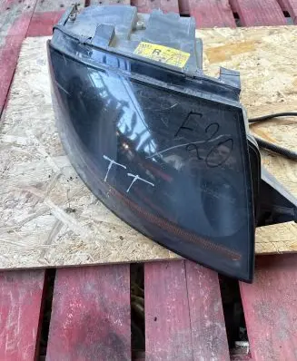 Audi TT Mk1 Headlight/headlamp 0301164676