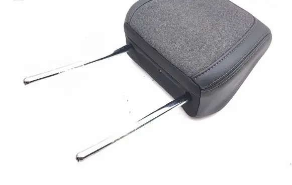 Peugeot 5008 II Front seat headrest