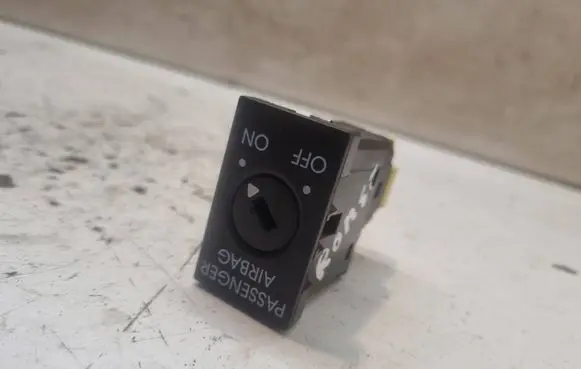 Passenger airbag on/off switch