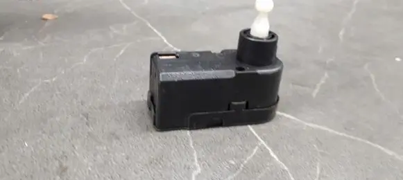 Skoda Octavia Mk1 (1U) Headlight level adjustment motor 