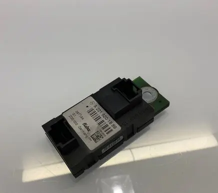 Mercedes-Benz S W221 Aerial antenna amplifier A2218201889 09T184 ZGS002