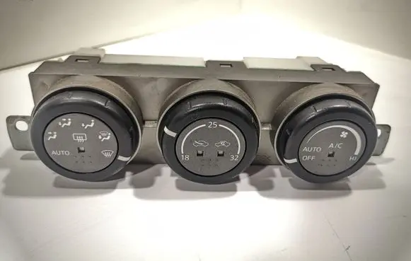 Nissan X-Trail T30 Climate control unit EQ410