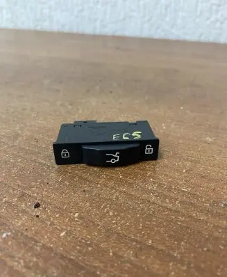 BMW 7 E65 E66 Tailgate/boot open switch button 61318379766