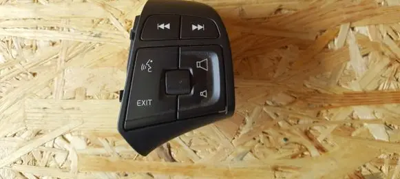 Steering wheel buttons/switches