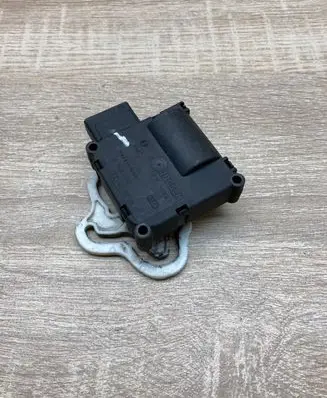 Audi A8 S8 D3 4E Air flap motor/actuator 4E0820511 0132801323