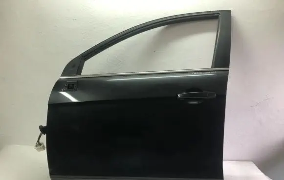 Chevrolet Captiva Front door