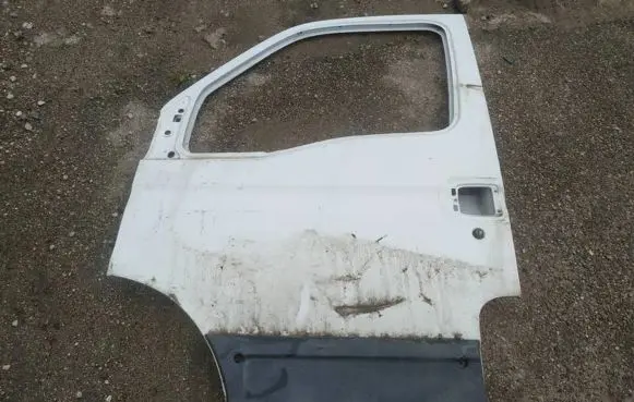 Iveco Daily 40.8 Front door baltos