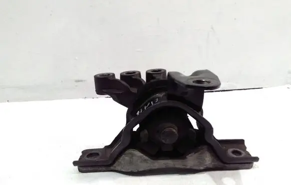 Chevrolet Captiva Engine mount bracket