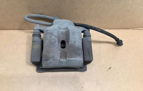 Toyota Prius (XW50) Front brake caliper