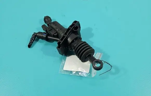 Clutch slave cylinder