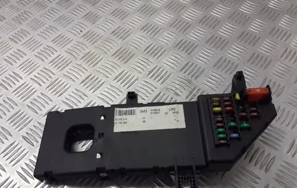 Opel Vectra C Fuse box cover 13223678
