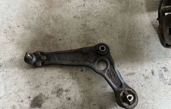 Renault Scenic IV - Grand scenic IV Front lower control arm/wishbone