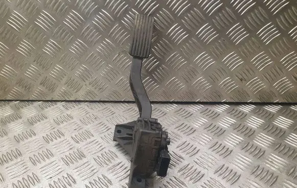 Mitsubishi Colt Accelerator throttle pedal MR955216