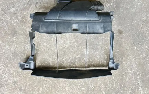 Maserati Ghibli Intercooler air guide/duct channel 670004142 C799