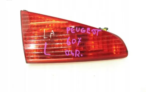 Peugeot 607 Tailgate rear/tail lights Array