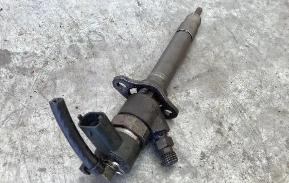 Volvo XC90 Fuel injector 8658353