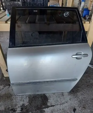 Toyota Avensis Verso Rear door