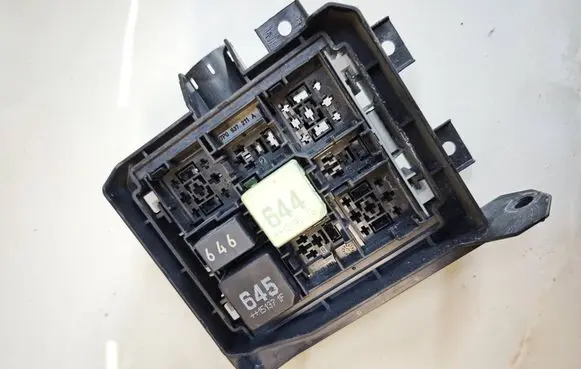 Volkswagen Touareg II Fuse module 7P0937149