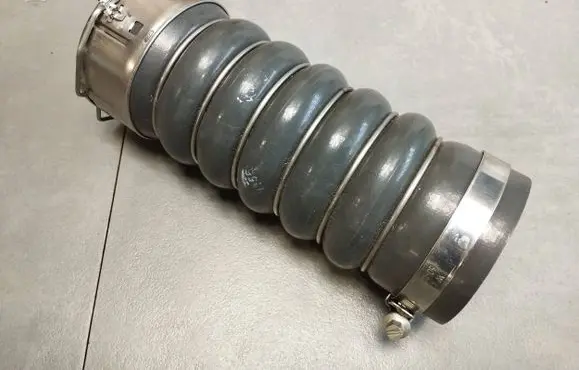 Volkswagen Amarok II Intercooler hose/pipe