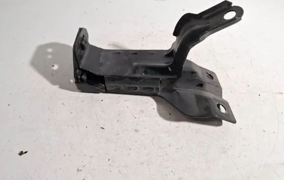Volvo V60 Radiator mount bracket 